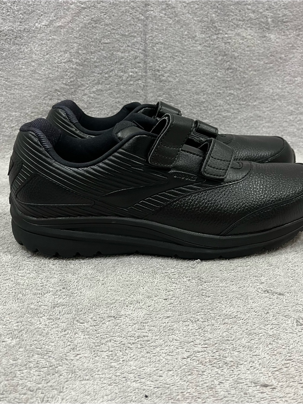 Brooks Addiction Walker Mens 12 Extra Wide 2E Black Leather V-Strap Shoes